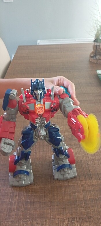 Transformers Optimus Prime Işıklı ,sesli ve hareketli robot