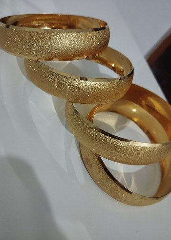 Parlak Yılan Desenli Altın Rengi Bilezik - Görsel 2