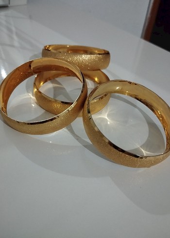 Parlak Yılan Desenli Altın Rengi Bilezik - Görsel 3