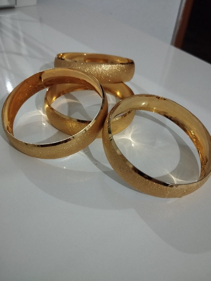 Parlak Yılan Desenli Altın Rengi Bilezik - Görsel 3