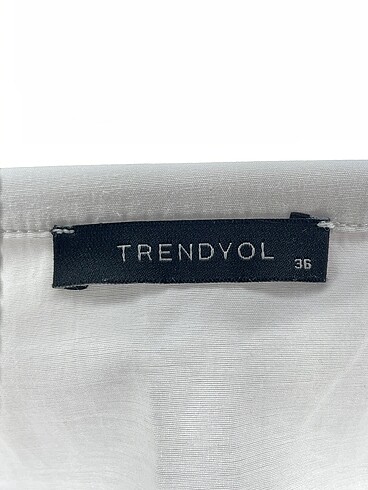 36 Beden beyaz Renk Trendyol & Milla Bluz %70 İndirimli.