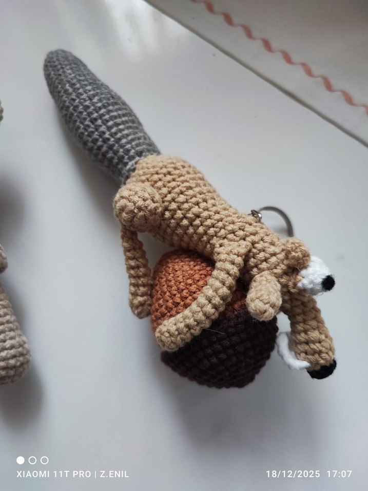 AMİGURUMİ SİD ve AMİGURUMİ SCRAT ANAHTARLIK - Görsel 2