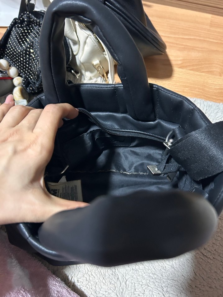 Orijinal Mavi Marka Kareli Deri Tokalı Kadın Çanta - Görsel 2