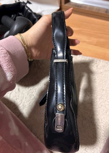 Siyah Parlak Deri Tokalı Kadın Çanta - Görsel 3