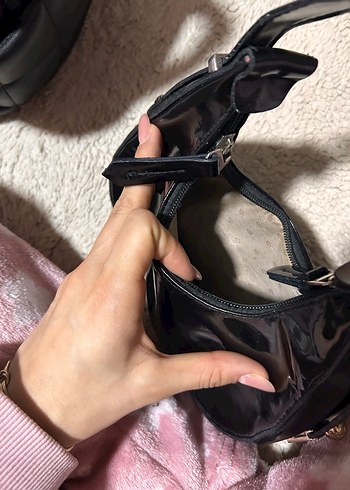 Siyah Parlak Deri Tokalı Kadın Çanta - Görsel 4