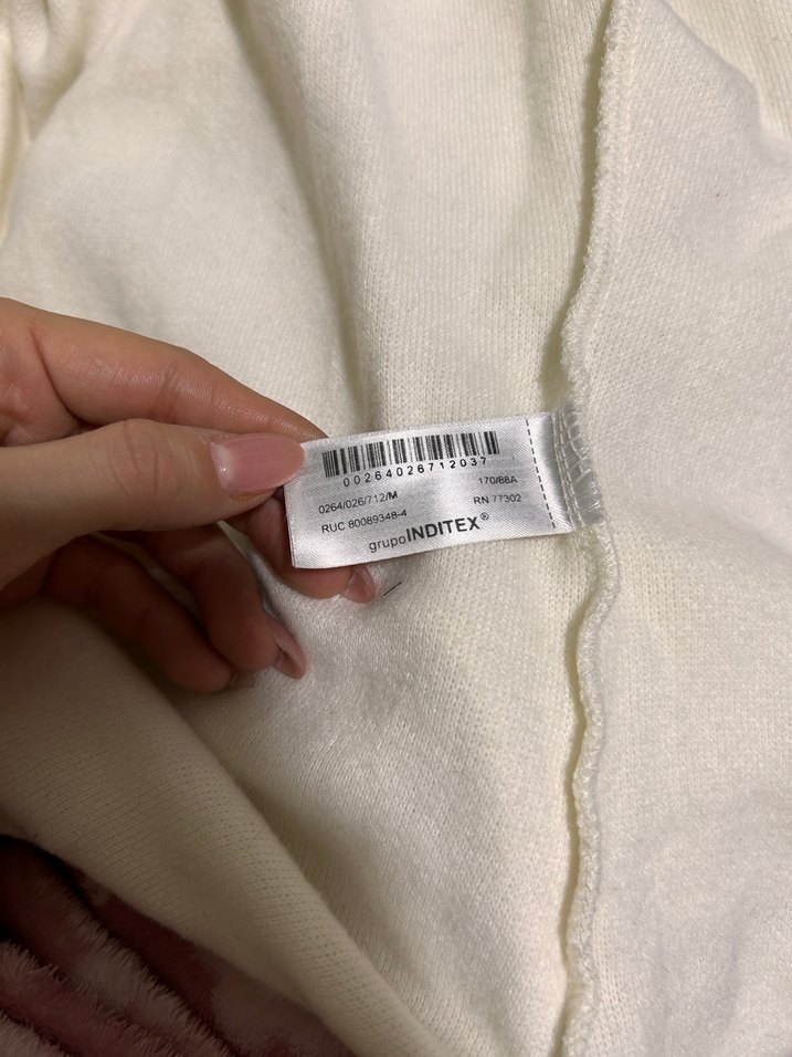 Zara Düğmeli Yumuşak Kazak - Görsel 4