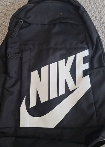 Nike Siyah Fermuarlı Sırt Çantası