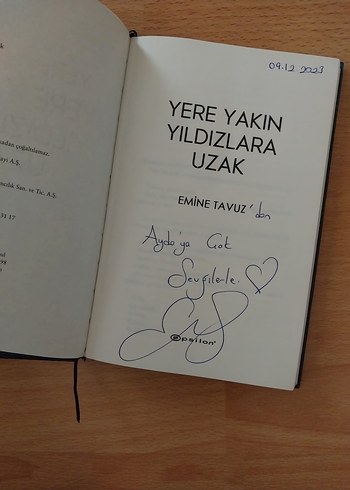 Yere Yakın Yıldızlara Uzak - Emine Tavuz
