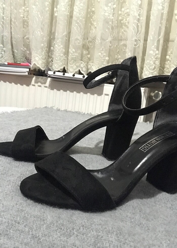 Siyah Topuklu Ayakkabı - Görsel 2