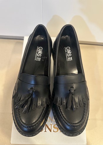 Siyah Deri Püsküllü Kadın Loafer