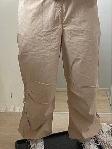 LC Waikiki LCW unisex krem rengi paraşüt pantolon
