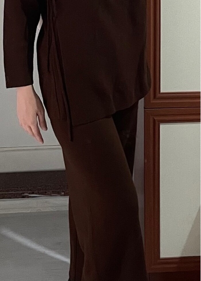 Kahverengi Triko Takım - Görsel 3