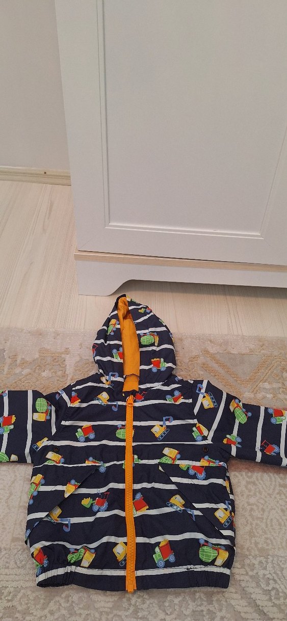 Renkli Desenli Kapüşonlu Erkek Çocuk Yağmurluk - Görsel 3