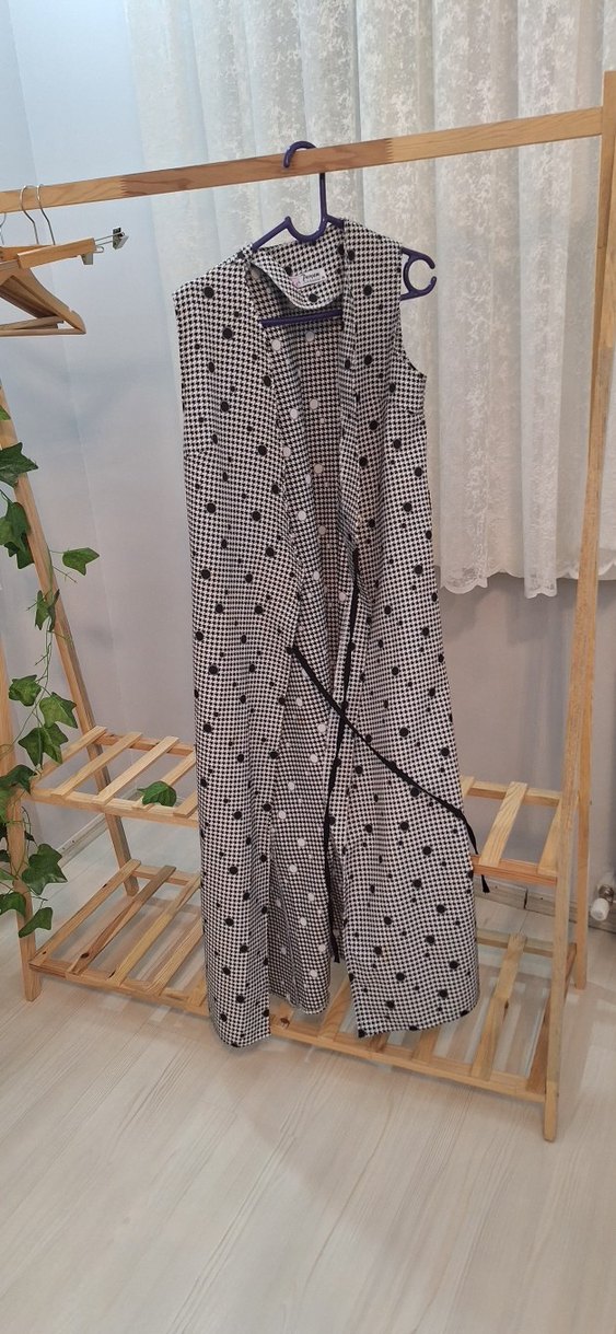 Düğmeli, V Yaka, Kolsuz ceket - Görsel 3