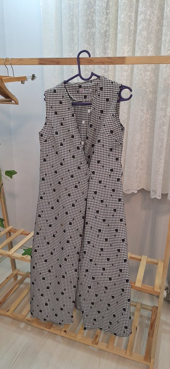 Düğmeli, V Yaka, Kolsuz ceket - Görsel 2