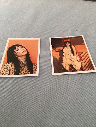 Jisoo ve Lisa photocard