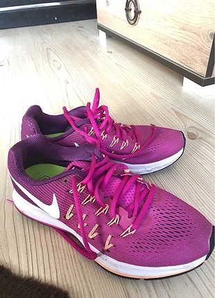 38.5 numara Nike orjinal koşu ayakkabısı
