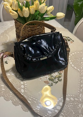 Klasik Siyah Parlak Deri Kadın Çanta - Görsel 3