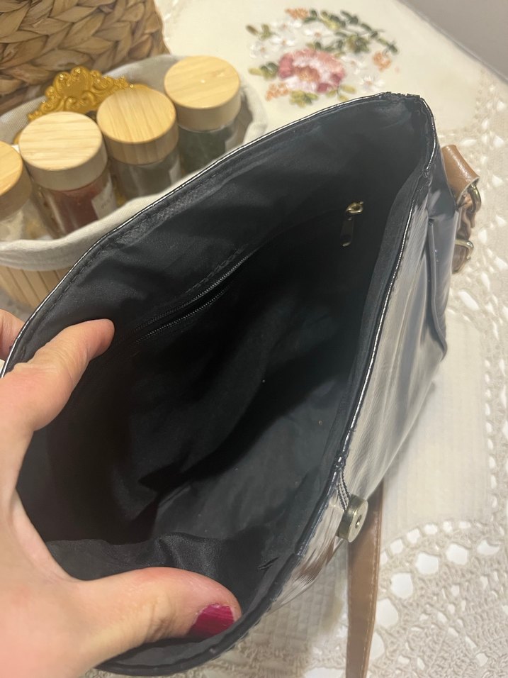 Klasik Siyah Parlak Deri Kadın Çanta - Görsel 2