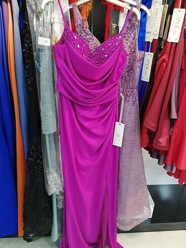 Fuşya rengi abiye elbise