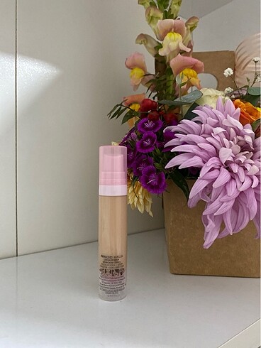 NYX nyx bare with me kapatıcı