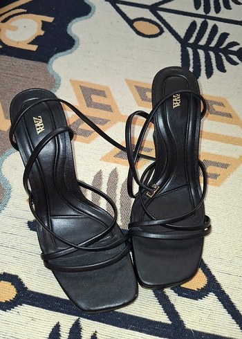 Zara Siyah Deri Stiletto Sandalet