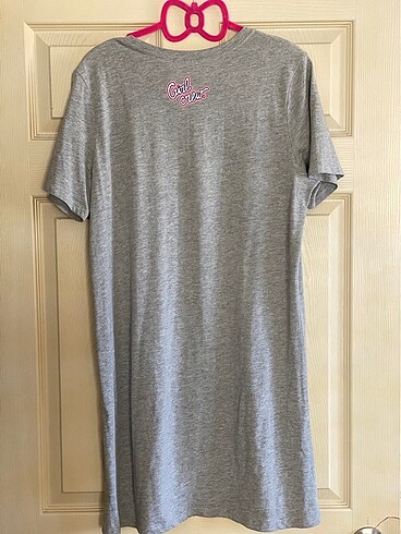 l Beden H&M mini elbise dudak resimli pembe gloss