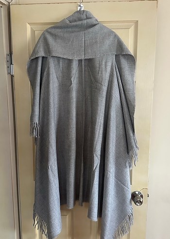 Gri renk püsküllü panço - Görsel 2