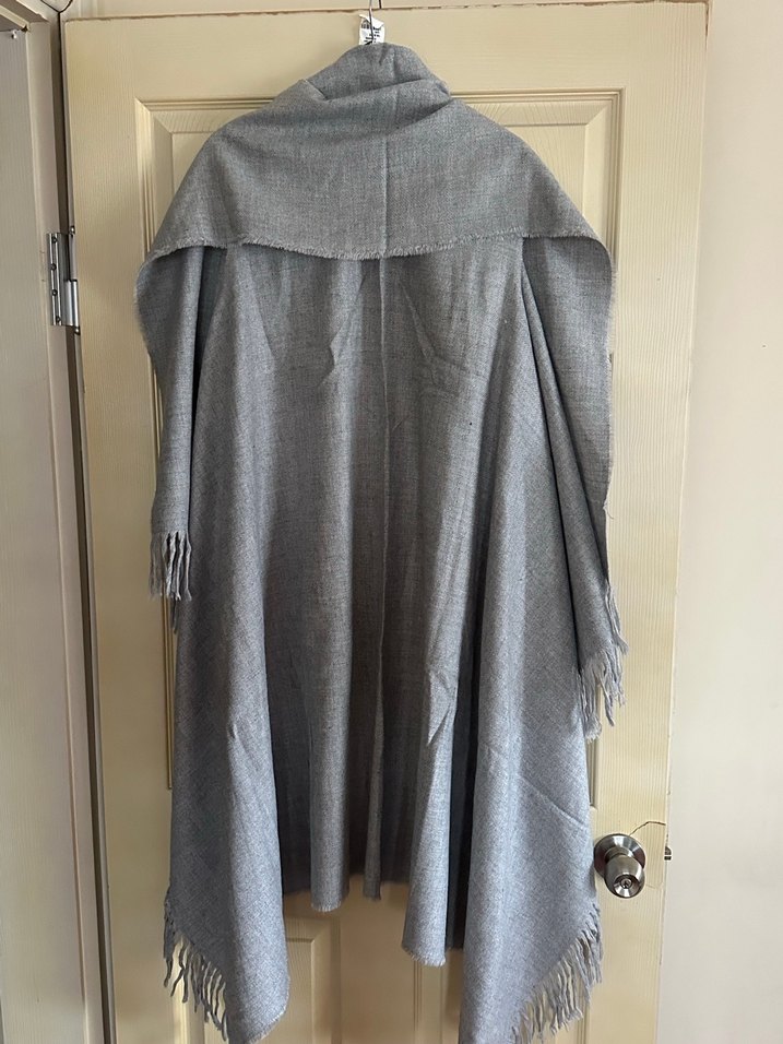 Gri renk püsküllü panço - Görsel 2