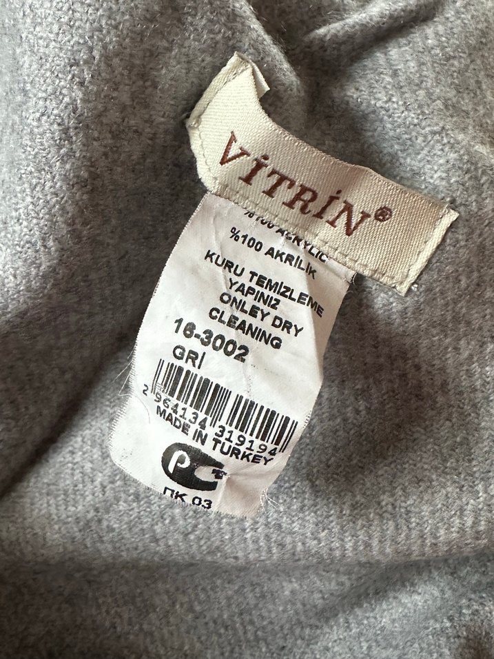 Gri renk püsküllü panço - Görsel 3