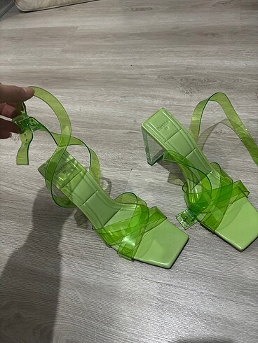 39 Beden bershka vinil topuklu sandalet