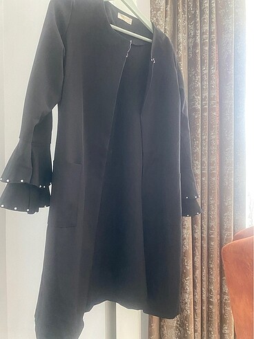 Siyah blazer kolu boncuklu