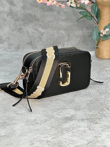 MARC JACOBS