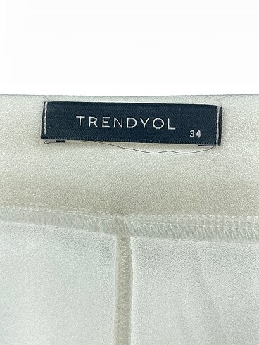34 Beden beyaz Renk Trendyol & Milla Düz Kesim %70 İndirimli.