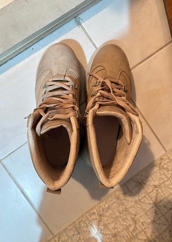 Bej Süet Dolgu Topuklu Kadın Bot - Görsel 4