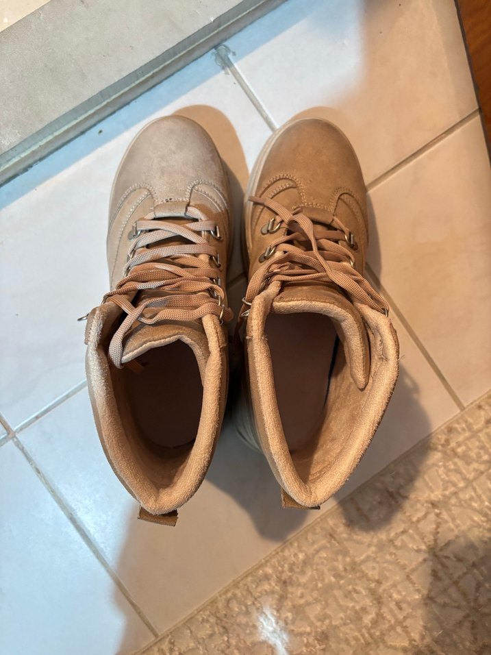 Bej Süet Dolgu Topuklu Kadın Bot - Görsel 4