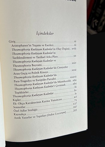  Beden Aristophanes - Eşekarıları, Kadınlar Savaşı & Thesmophoria