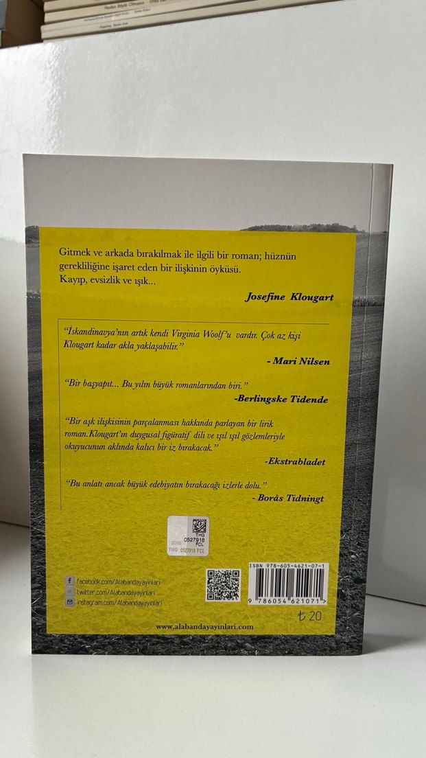 İkimizden Biri Uyuyor - Josefine Klougart - Görsel 3