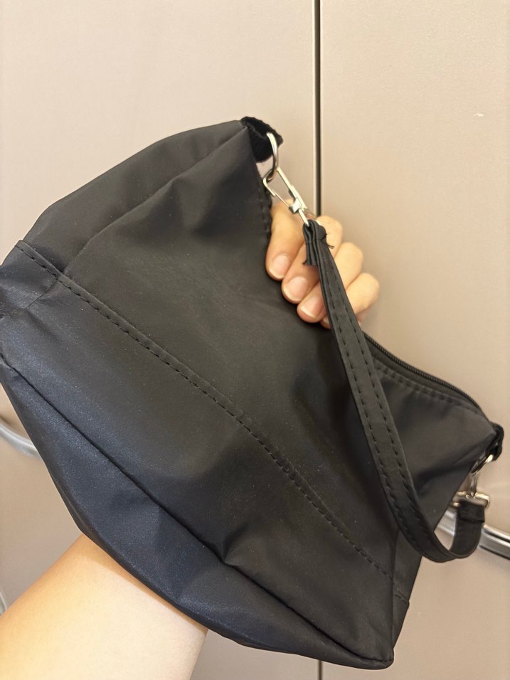 Siyah Su Geçirmez Kadın Omuz Çantası - Görsel 3