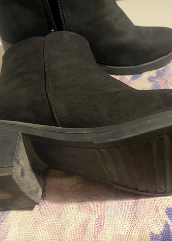 Siyah Süet Dolgu Topuklu Fermuarlı Kadın Bot - Görsel 3