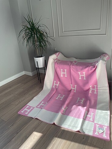 Pembe hermes battaniye