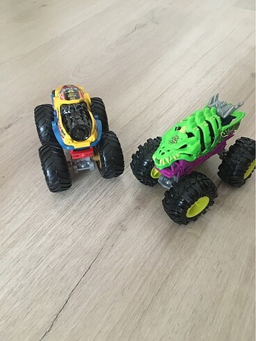  Beden Hotwheels canavar araba