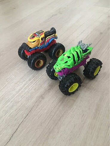 Hotwheels canavar araba