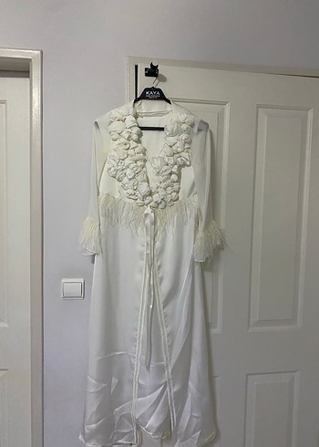 Beyaz V Yaka Kolsuz Uzun saten gecelik ve sabahlık - Görsel 2
