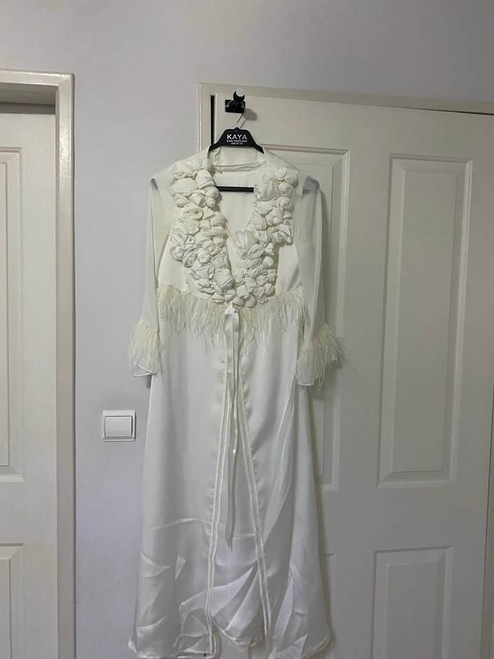 Beyaz V Yaka Kolsuz Uzun saten gecelik ve sabahlık - Görsel 2