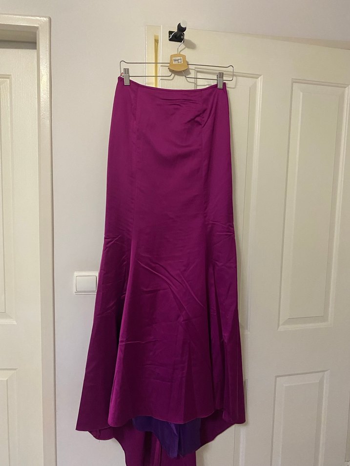 Altın payetli drapeli bistüyer ve mor saten balık etek - Görsel 2