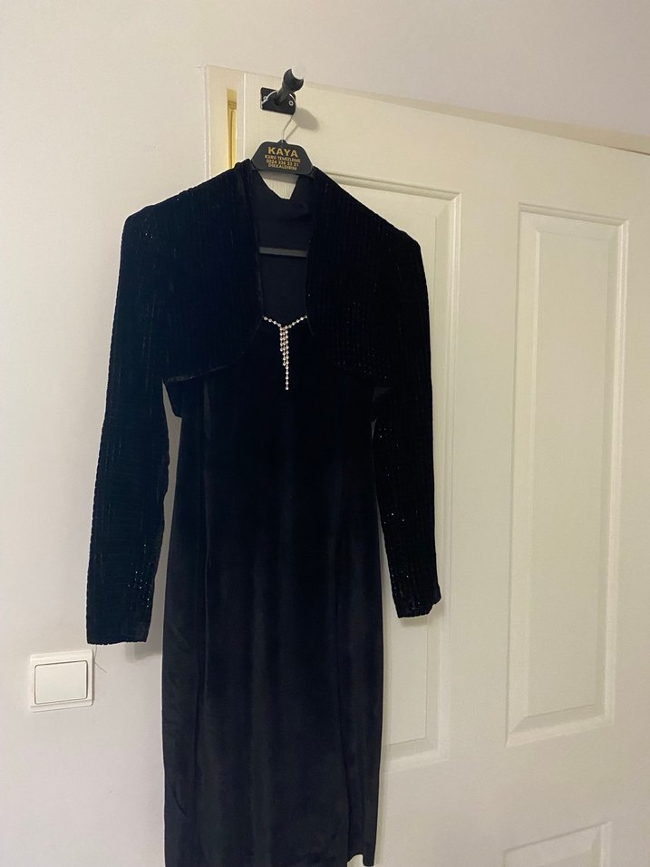 Siyah Uzun İnce Askılı Gotik Elbise - Görsel 2