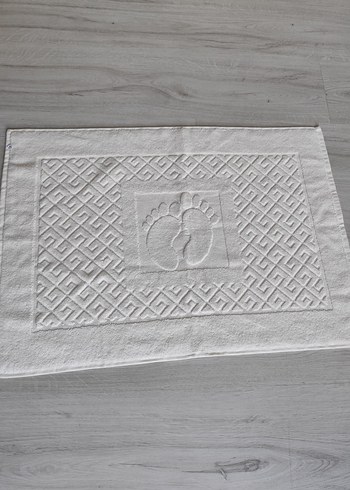 İşlemeli Beyaz Banyo Paspası ayak havlusu