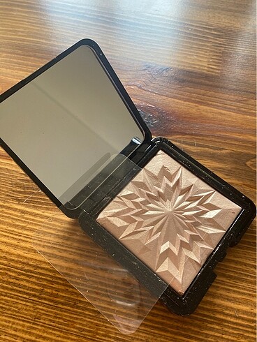 Douglas Highlighter- Luxurious Gold