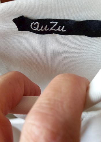 V Yaka Beyaz Drapeli Mini Bluz - Görsel 2